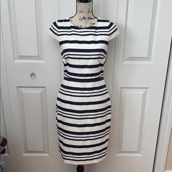 J. Crew Dresses & Skirts - J. Crew suiting Navy & White Cap sleeve fitted dress. Sz 4